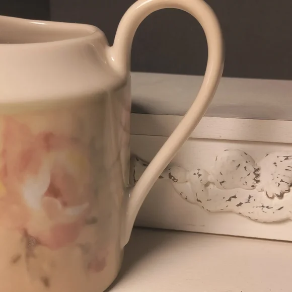 222 FIFTH CREAM & SUGAR⭐ - Picture 9 of 10